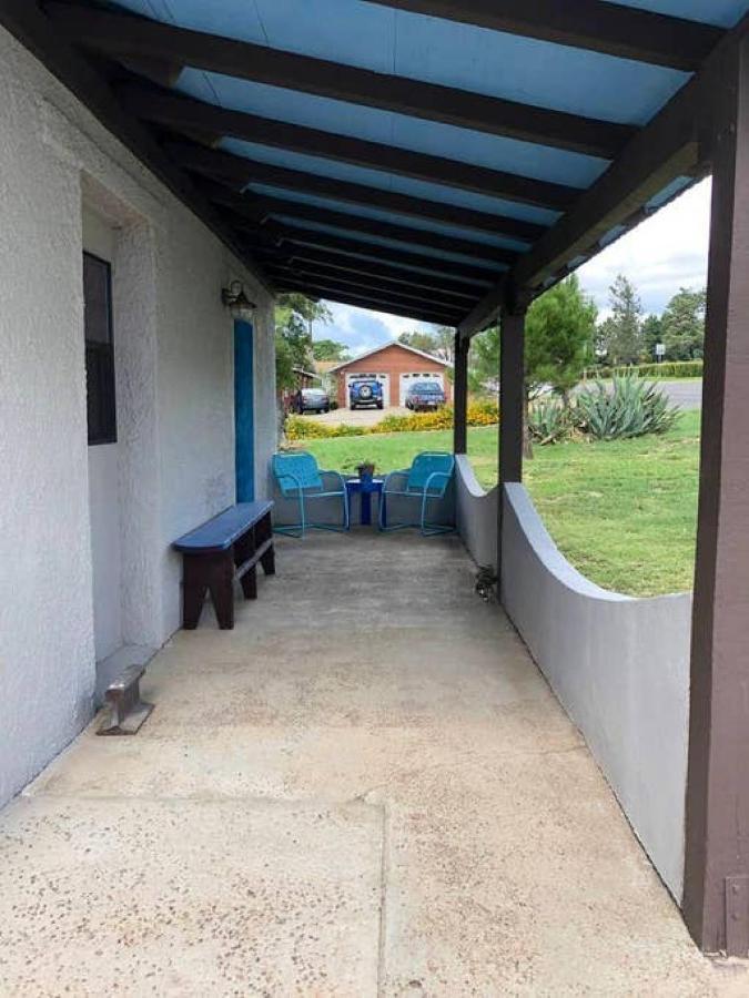 לינה וארוחת בוקר אלפיין El Viejo Adobe - Across From Sul Ross Campus מראה חיצוני תמונה