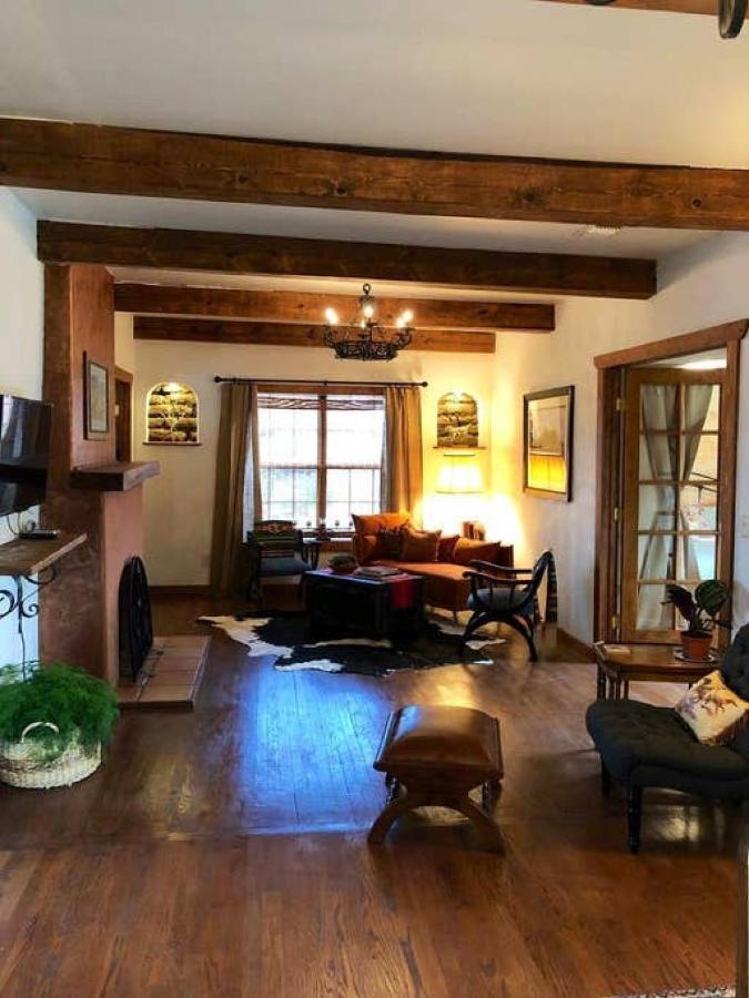 לינה וארוחת בוקר אלפיין El Viejo Adobe - Across From Sul Ross Campus מראה חיצוני תמונה