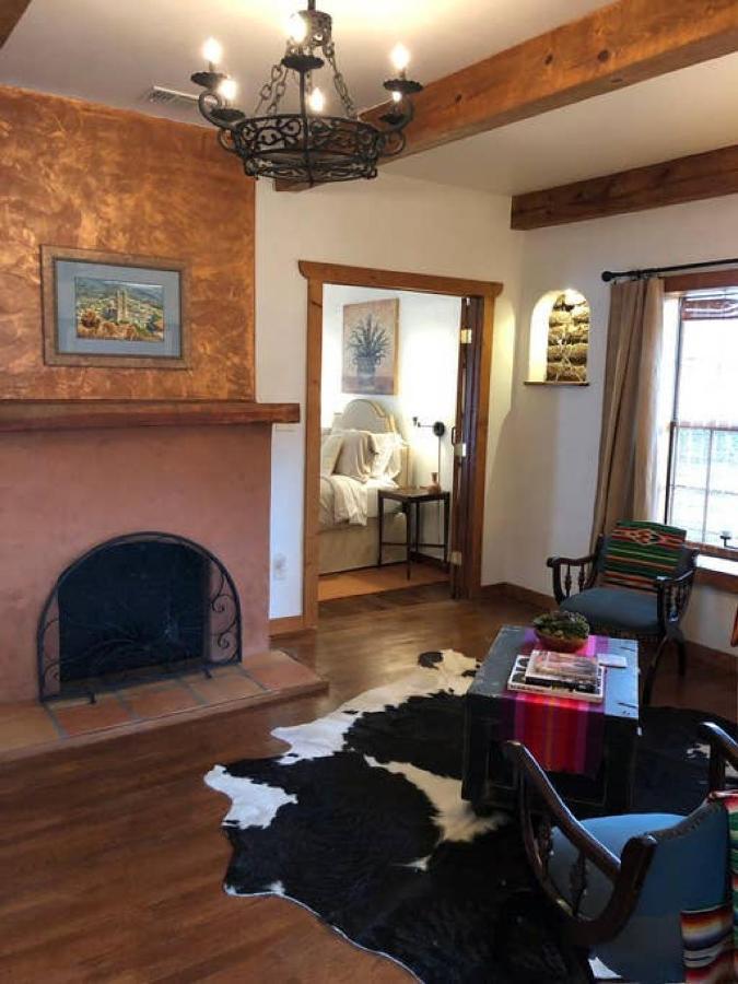 לינה וארוחת בוקר אלפיין El Viejo Adobe - Across From Sul Ross Campus מראה חיצוני תמונה