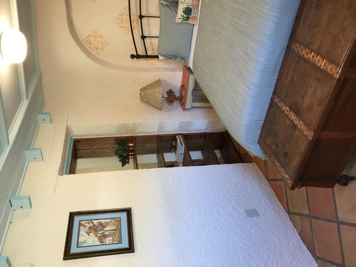 לינה וארוחת בוקר אלפיין El Viejo Adobe - Across From Sul Ross Campus מראה חיצוני תמונה